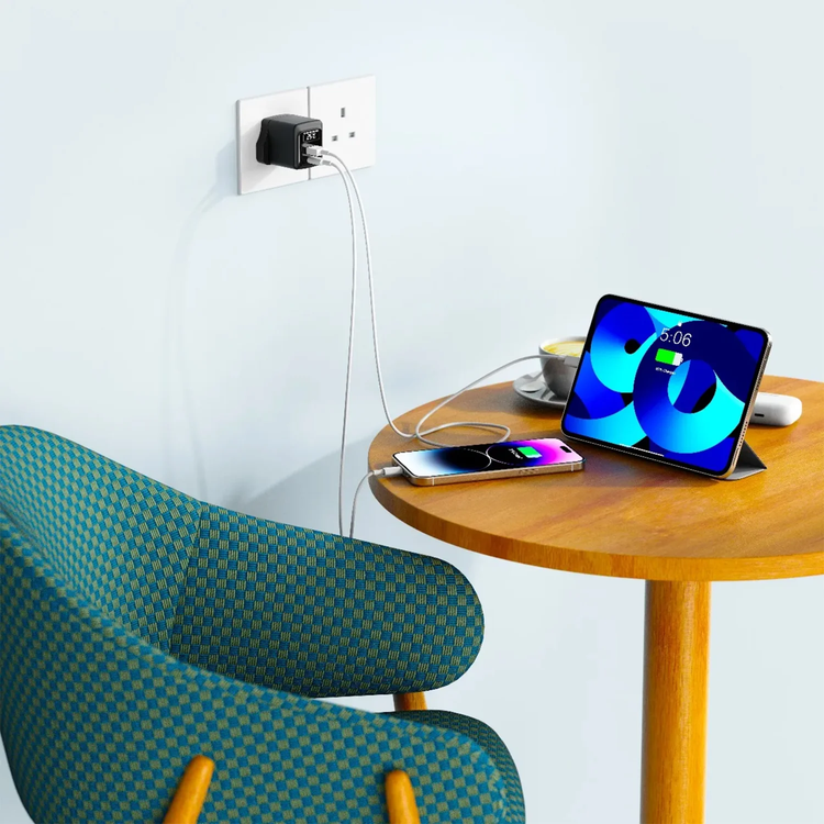 Porodo PD Charger PDFWCH076LBK - GaN Dual-Port 25W with Type-C to Lightning Cable